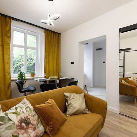 דירות ביטום Klimatyczny Apartament Wroclawska מראה חיצוני תמונה